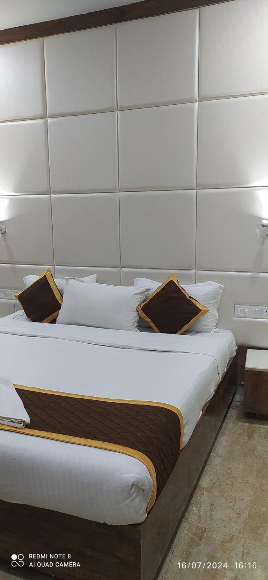 Готель Grace Residency Chennai Airport Екстер'єр фото